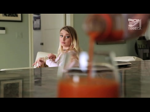 ❤️ Böyük döşlər və sıx pussy ilə isti qız itirəndən xoruz alır, lakin çox çətin olur ❤ Anal video bizdə ﹏