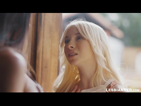 ❤️ Qız bir neçə ay sonra evə gəlir və sonda ögey anasının pişiyini yeyir ❤ Anal video bizdə ﹏