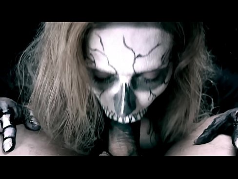 ❤️ Demon qız qara ağzı ilə xoruz əmmək və cum udmaq. ❤ Anal video bizdə ﹏