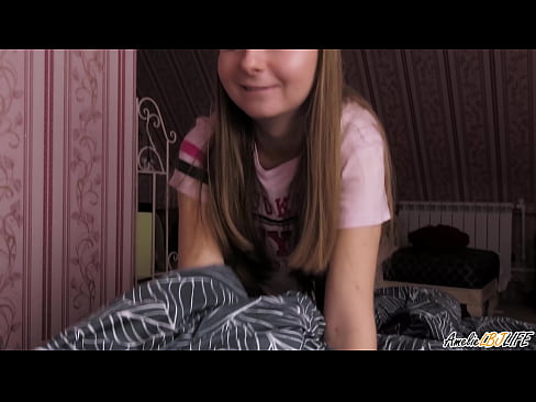 ❤️ Blondie onun BFF-ni dərindən sorur və ağzına boşaldır ❤ Anal video bizdə ﹏